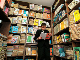 Крым получит 82 школьных автобуса и 200 тыс. комплектов учебников Крым получит 82 школьных автобуса и 200 тыс. комплектов учебников