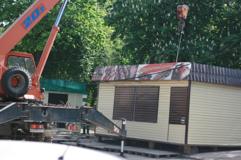 В Алуште демонтировано 17 нелегальных объектов В Алуште демонтировано 17 нелегальных объектов