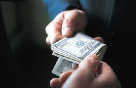 В Крыму за получение взятки задержан бывший милиционер