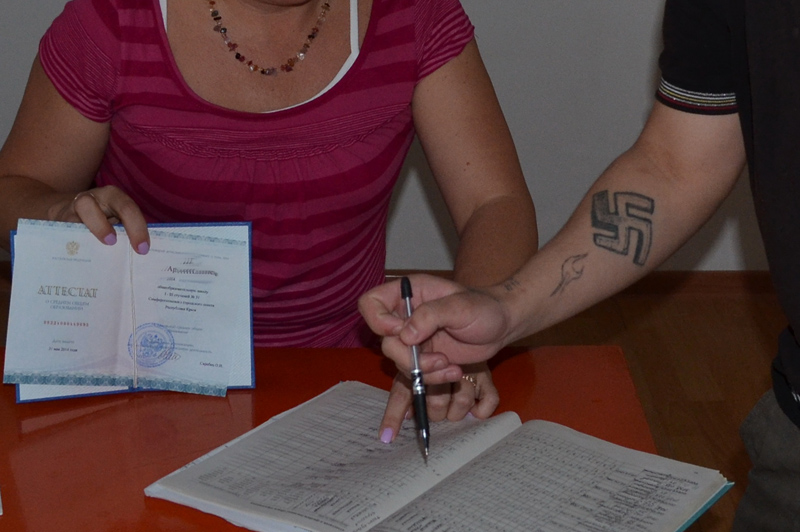 В Симферополе несовершеннолетние заключенные получили школьные аттестаты В Симферополе несовершеннолетние заключенные получили школьные аттестаты