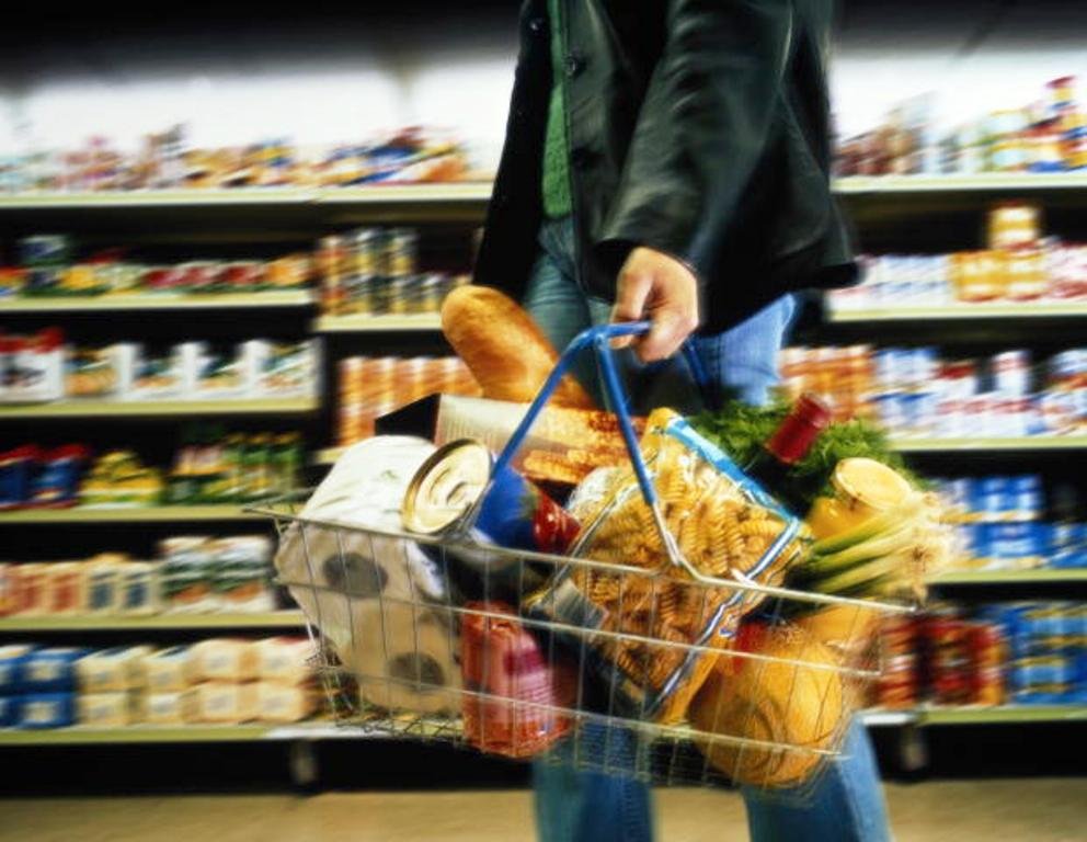 В Армянске по требованию прокуратуры снизили цены на продукты
