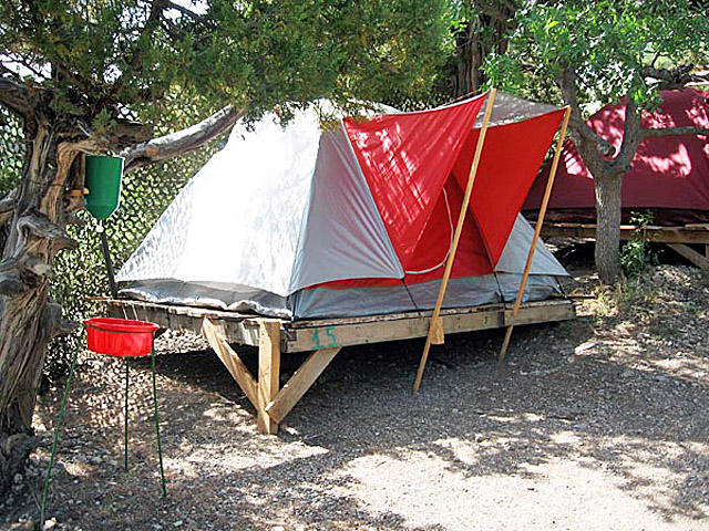 В бухте Ласпи разобрали незаконный палаточный городок В бухте Ласпи разобрали незаконный палаточный городок