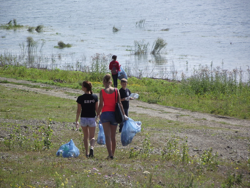 Симферопольская молодежь продолжает избавлять городское водохранилище от мусора Симферопольская молодежь продолжает избавлять городское водохранилище от мусора