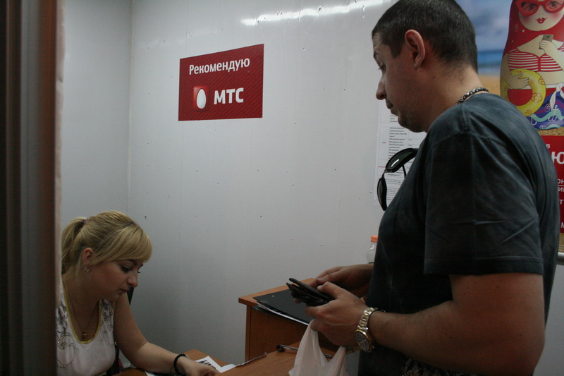 Симферопольцы продолжают активно скупать российские сим-карты Симферопольцы продолжают активно скупать российские сим-карты