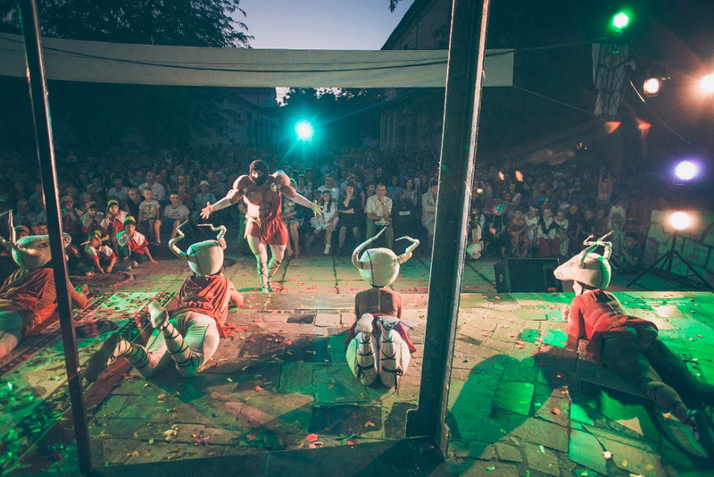 В Евпатории стартовал фестиваль «Земля. Театр. Дети»