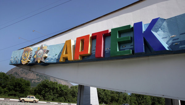 «Артек» получил в подарок три автобуса