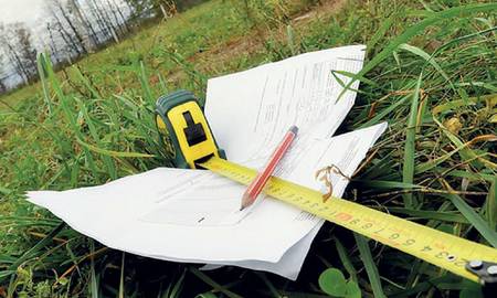 Земельные вопросы в Крыму пообещали решать в соответствии с законом