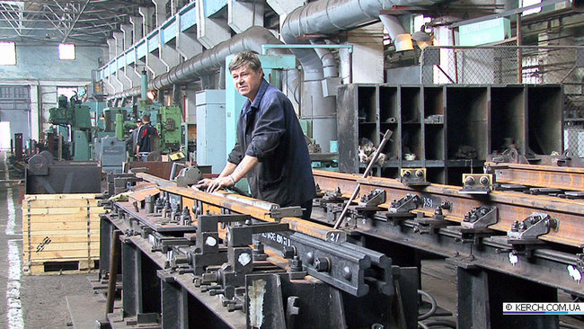На Керченском стрелочном заводе повысили зарплаты на 25%