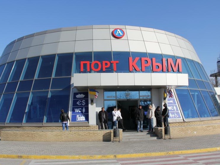 На Керченской переправе благоустроили места ожидания пассажиров