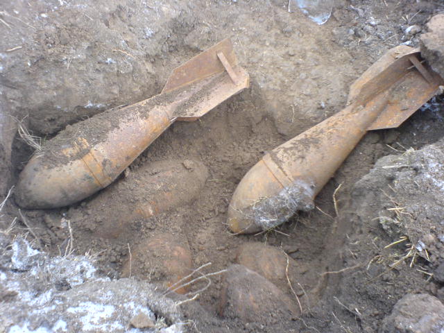 Под Евпаторией уничтожили четыре авиабомбы Под Евпаторией уничтожили четыре авиабомбы