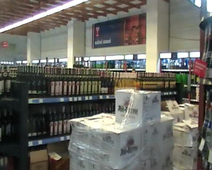 В Симферополе изъяли 30 тыс. бутылок нелицензионного алкоголя В Симферополе изъяли 30 тыс. бутылок нелицензионного алкоголя