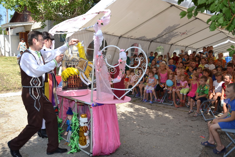 В Крыму устроили детский праздник для беженцев