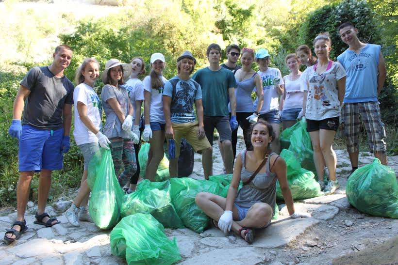 В Крыму состоялся волонтерский тур «Помогай и путешествуй» В Крыму состоялся волонтерский тур «Помогай и путешествуй»