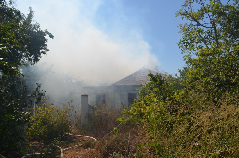 В Севастополе загорелся заброшенный дом В Севастополе загорелся заброшенный дом