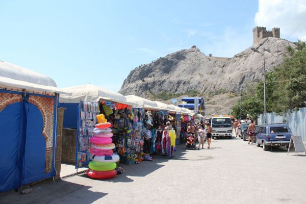 В регионах Крыма проведут проверки на наличие незаконных объектов торговли