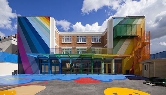 Путин поручил уделить особое внимание строительству в Крыму детсадов и школ