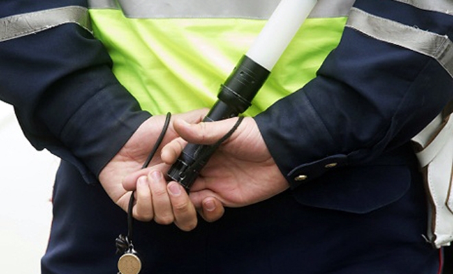 В Кировском районе водитель побил гаишника В Кировском районе водитель побил гаишника