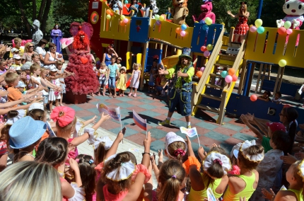 Мордовия подарила Симферополю детский игровой городок