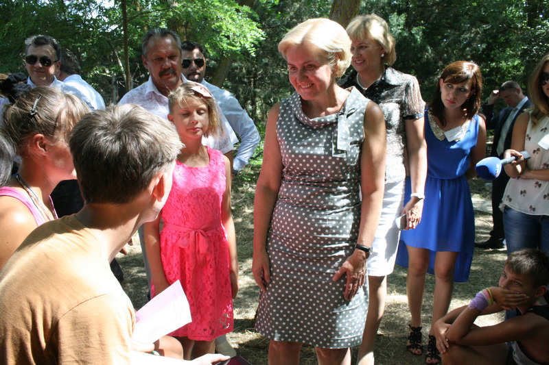 Вице-премьер РФ посетила хабаровских детей в пансионате Сакского района