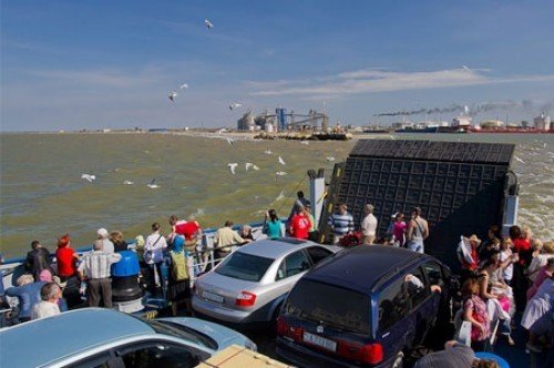 Переправы через Керченский пролив ожидают 2 тысячи автомобилей 