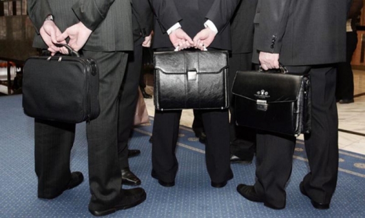 В Крыму проверят родственные связи чиновников