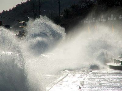 В Крыму на завтра объявлено штормовое предупреждение В Крыму на завтра объявлено штормовое предупреждение