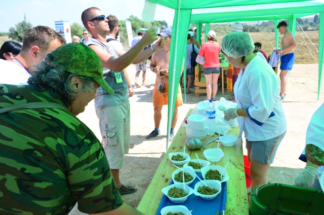 На турслете «Таврида – 2014» развернули полевую кухню МЧС На турслете «Таврида – 2014» развернули полевую кухню МЧС