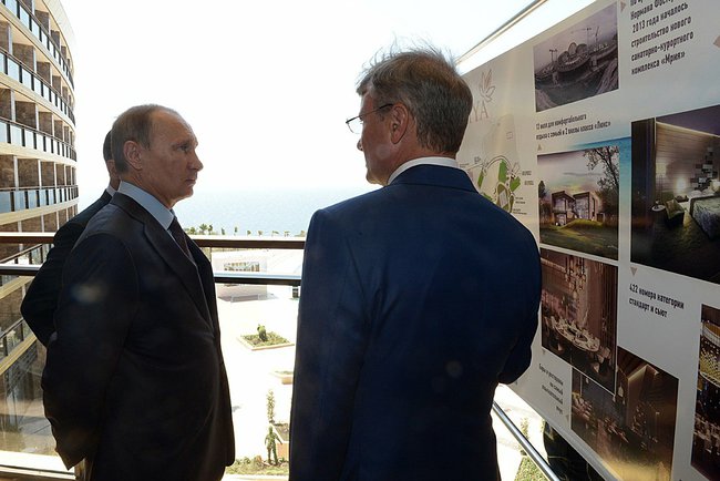 Президент России осмотрел ход строительства санатория «Мрия» в Ялте Президент России осмотрел ход строительства санатория «Мрия» в Ялте