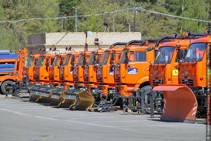 Санкт-Петербург подарит Симферополю 100 единиц коммунальной техники Санкт-Петербург подарит Симферополю 100 единиц коммунальной техники
