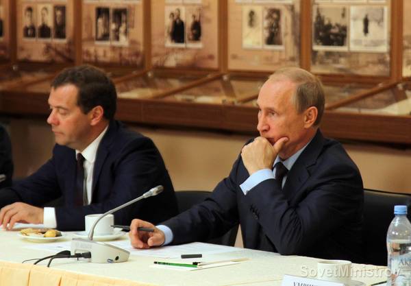 Президент РФ встретился в Крыму с деятелями культуры Президент РФ встретился в Крыму с деятелями культуры