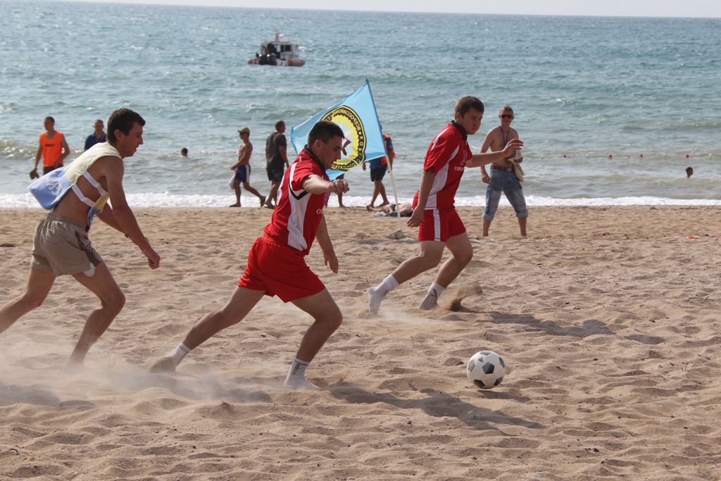 На молодежном форуме в Севастополе прошли соревнования среди спасателей	