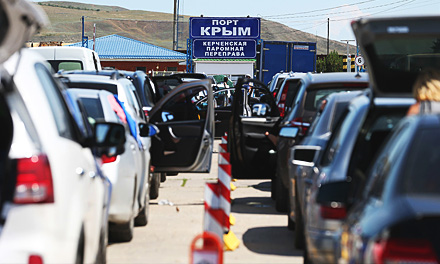 В Керчи действуют три накопительные площадки для ожидающих очереди на паром