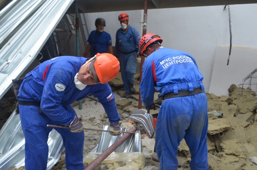 Из-под завалов обрушившегося здания в Севастополе спасли 5 человек Из-под завалов обрушившегося здания в Севастополе спасли 5 человек