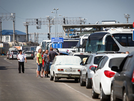 Перед посадкой на паром в Керчи пассажиров будут кормить кашей 