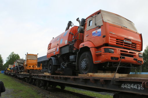 В Симферополь из Санкт-Петербурга направили 107 единиц техники 