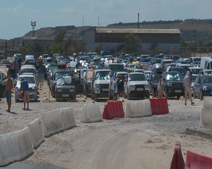 За сутки через Керченский пролив перевезено более 4 тыс. автомобилей 