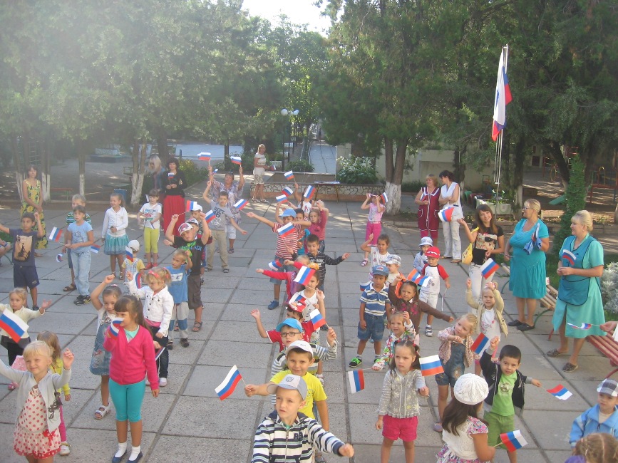 В детсаду Симферополя отметили День государственного флага В детсаду Симферополя отметили День государственного флага