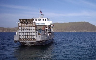 На паромной переправе своей очереди ожидают около 60 автомобилей На паромной переправе своей очереди ожидают около 60 автомобилей