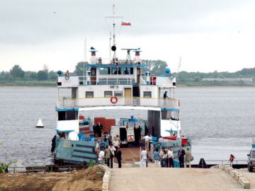 На Керченской переправе в очереди ожидают 350 автомобилей На Керченской переправе в очереди ожидают 350 автомобилей