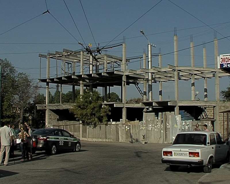 В Севастополе до конца недели демонтируют трехэтажный остановочный павильон