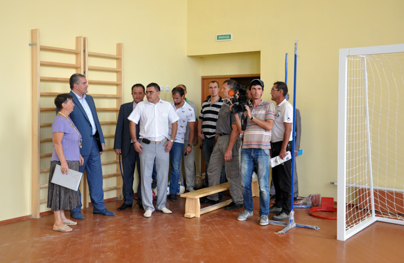 Глава правительства Крыма посетил Кировский район