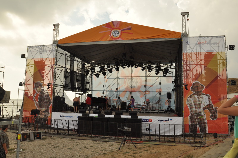 Фестиваль «Koktebel Jazz Party» открылся джем-сейшном пианистов Фестиваль «Koktebel Jazz Party» открылся джем-сейшном пианистов