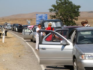 В порту «Крым» образовалась очередь из 800 автомобилей В порту «Крым» образовалась очередь из 800 автомобилей