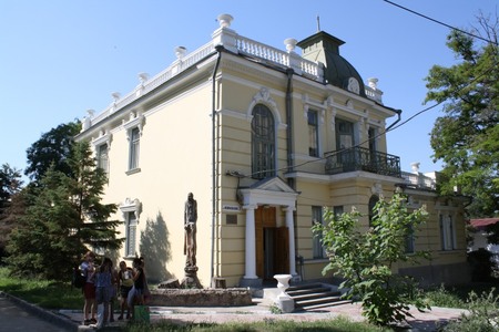 В Симферополе отремонтируют художественную школу 