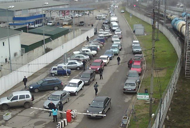 Пассажиров Керченской паромной переправы на время шторма расселят в санаториях