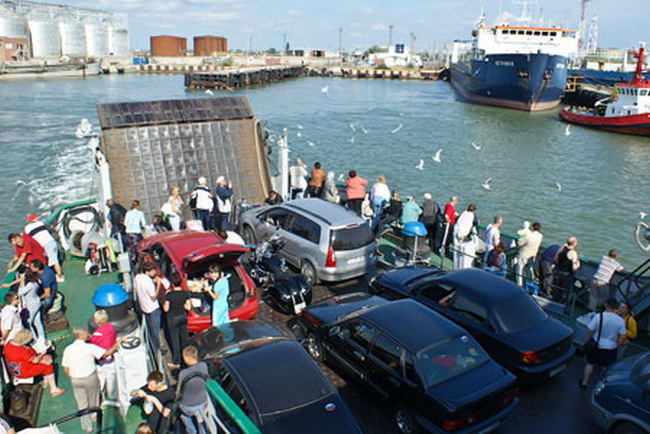 Переправы через пролив в порту «Крым» ожидает уже более 3 тыс. автомобилей Переправы через пролив в порту «Крым» ожидает уже более 3 тыс. автомобилей