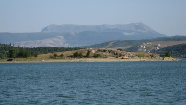 В Симферополе убрали мусор на территории водохранилища 