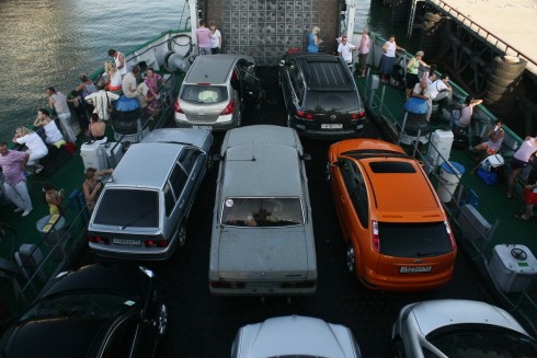 На паромной переправе в Керчи сохраняется штормовое предупреждение На паромной переправе в Керчи сохраняется штормовое предупреждение