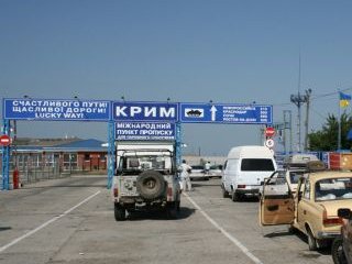 Из-за шторма в порту «Крым» застряло 1,3 тыс. автомобилей Из-за шторма в порту «Крым» застряло 1,3 тыс. автомобилей