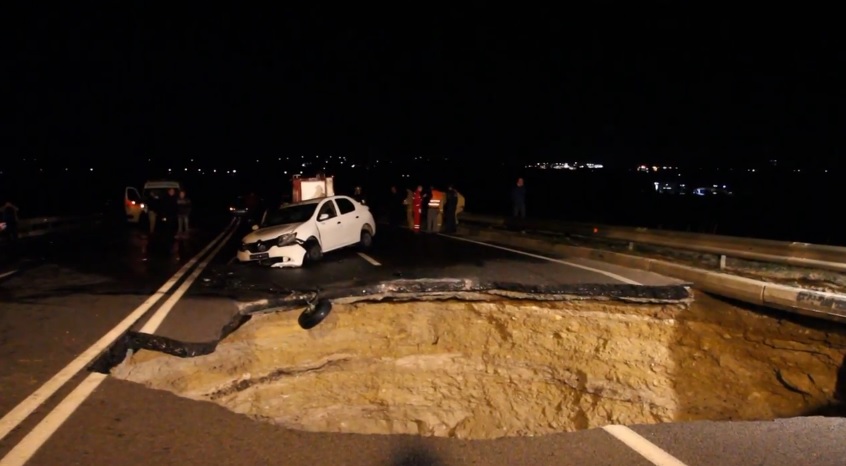 Из-за обвала дороги на трассе Симферополь – Николаевка погибли шестеро Из-за обвала дороги на трассе Симферополь – Николаевка погибли шестеро